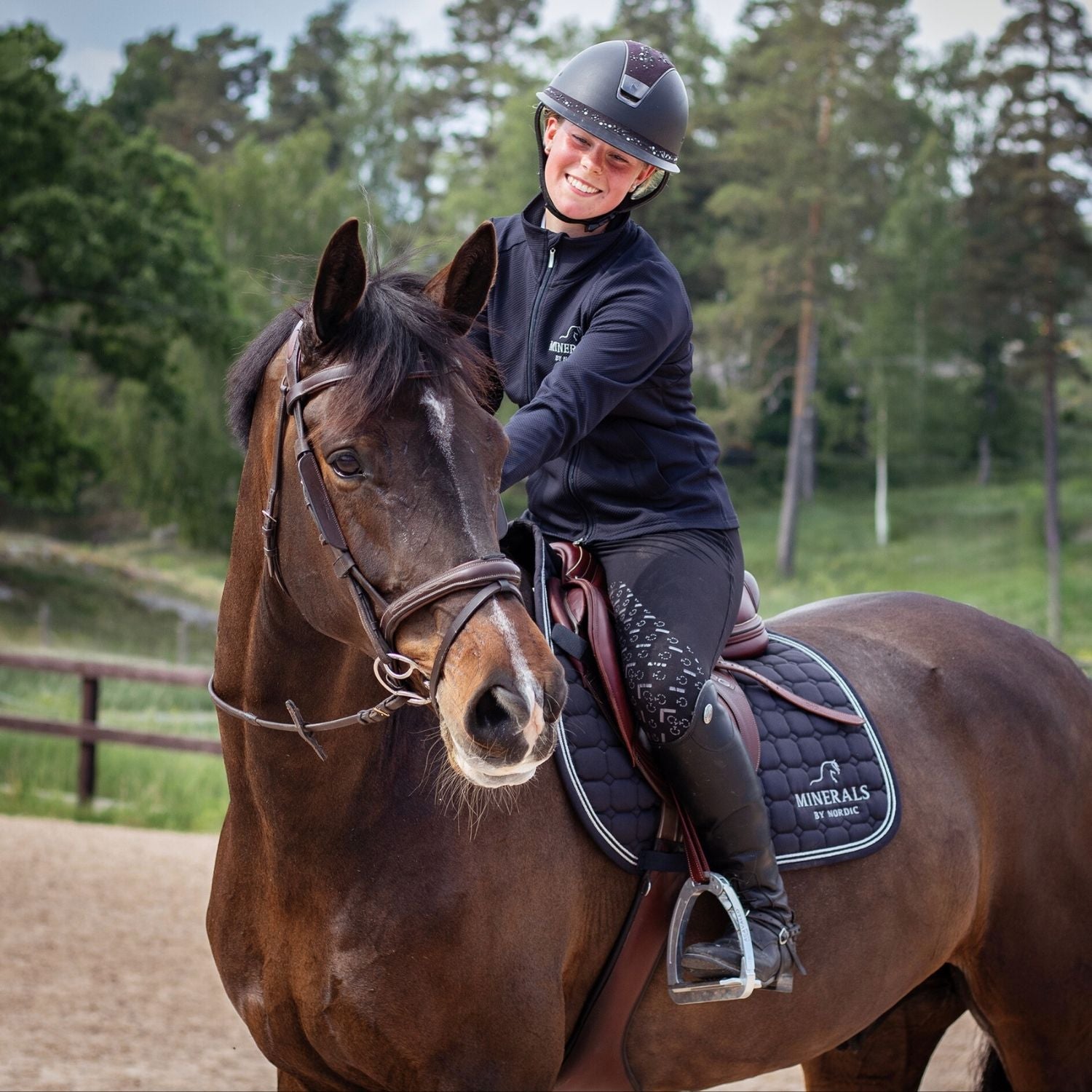 Navy ridjacka - Minerals by Nordic